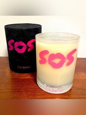 SOS Novelties Un Baiser Kiss 11 oz 3 in 1 All Natural Soy Candle NEW